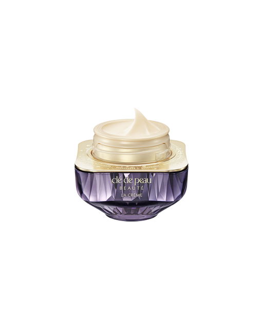 Photo of the limited-edition LA CRÈME with the lid open, revealing the smooth cream inside the gold inner lid.