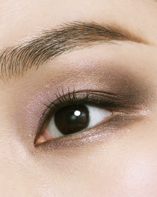 Photo of a medium skin tone model  wearing EYE COLOR QUAD in Pastel Tea Safari on the eyes.