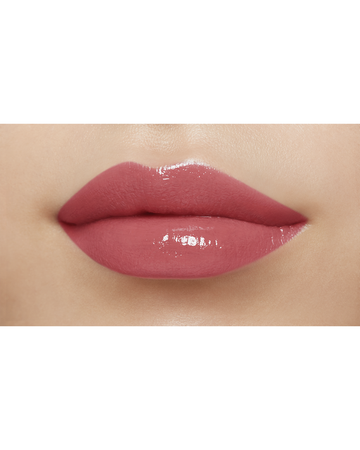 Photo of a medium skin tone model  wearing "CREAM ROUGE SHINE" in shade 206 on the lips.