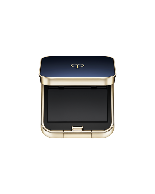 Photo of an exclusive case for "EYE COLOR SOLO" with the lid open. The lid is blue-black with the brand logo in the center, and the sides are trimmed in gold. The interior includes a space to insert a refill.