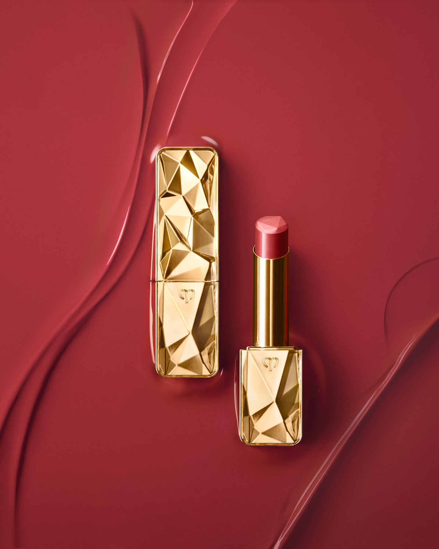 Photo of THE PRECIOUS LIPSTICK with a pink hue, lustrous finish, and agold package featuring jewel-like faceting:1 Tender Red Emerald.